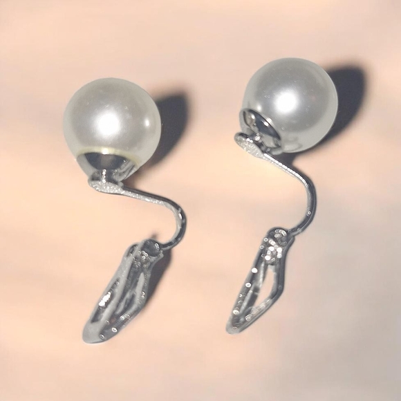 Elegant Silver Pearl Earrings - Picture 3 of 5